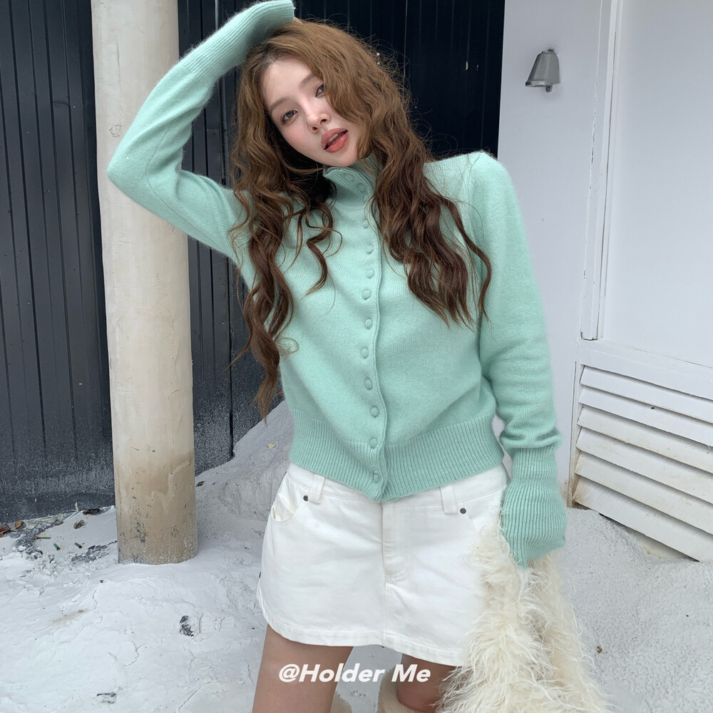 HOLDER十三行2025冬季新款韩系气质单排扣长袖保暖加厚高领毛衣女