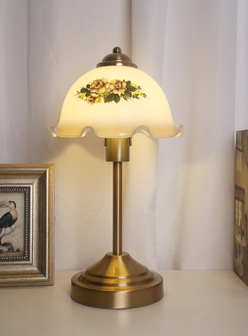 高级感花朵台灯法式温馨卧室充电床头柜灯复古美式新款中古主卧灯