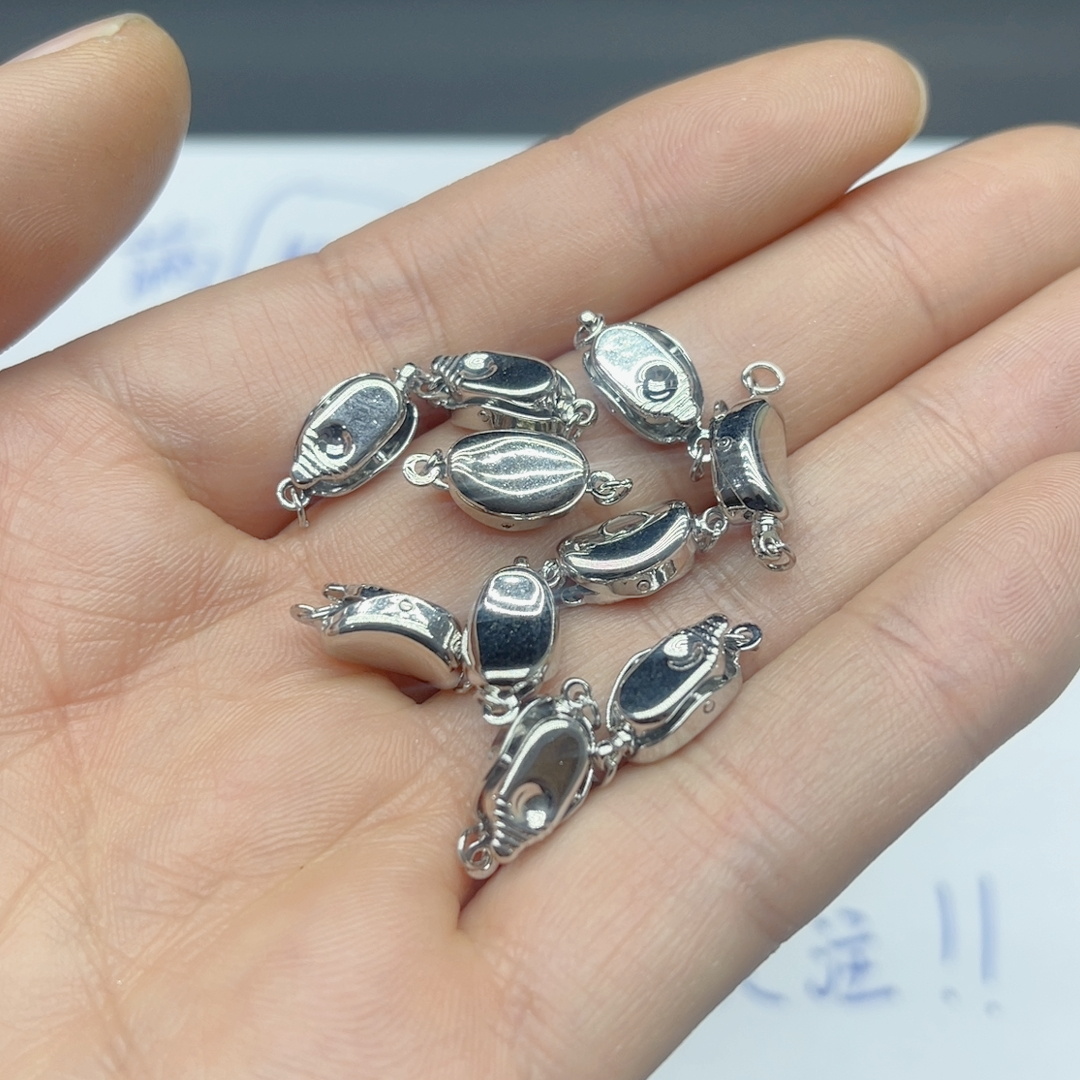 55号白金色元宝扣一个