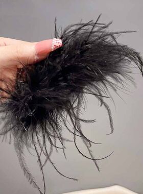 黑白羽毛黑色高级感抓夹秋冬头饰发饰鲨鱼夹毛绒女发夹后脑勺盘发