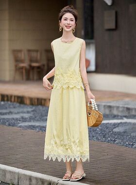 黄色奶呼呼减龄套装裙女夏2025新款法式蕾丝拼接背心半身裙两件套