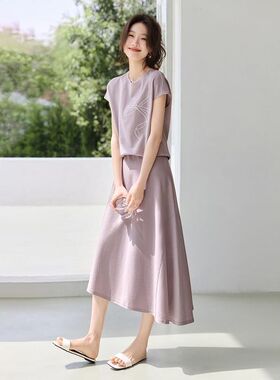 今年流行轻松周末两件套2025夏季新款轻蝴蝶结绣花T恤不规则套装