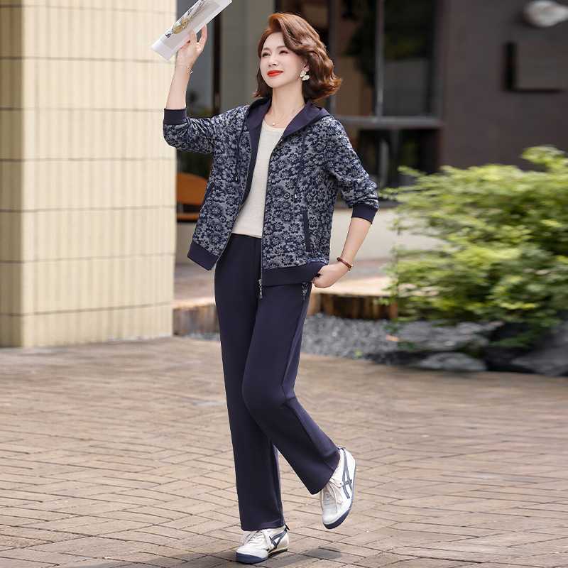 专柜品牌早秋妈妈秋装套装2026新款中老年女士运动卫衣宽松大码两