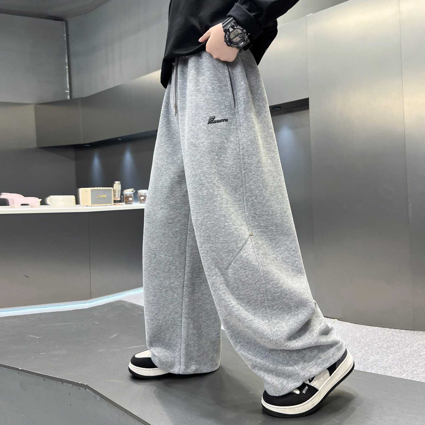 专柜品牌男童运动裤中大童2026春秋款宽松时髦春装儿童休闲裤潮