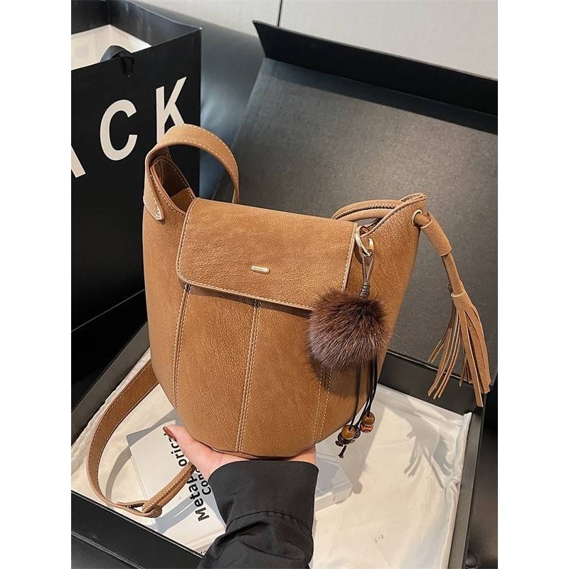 商场品牌秋冬时尚包包女2025新款韩版潮流单肩包小众设计高级感百