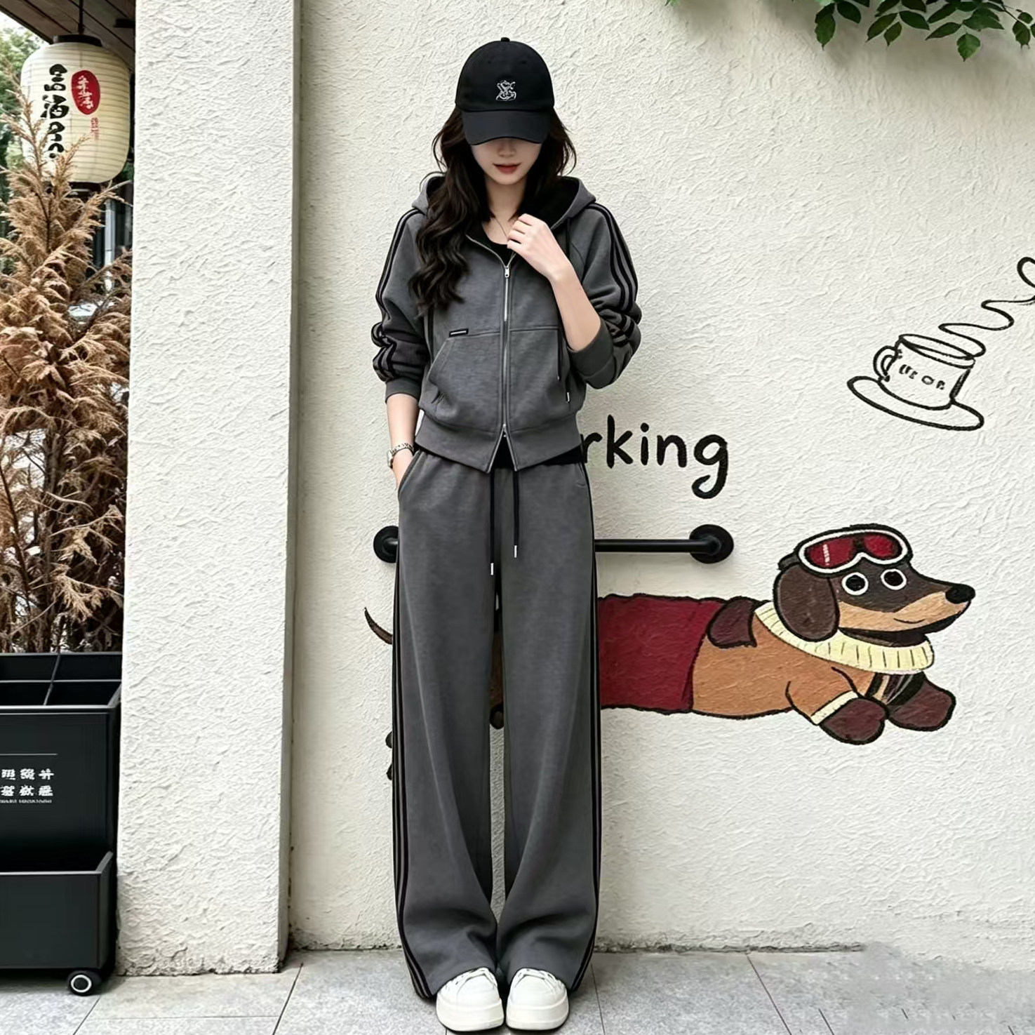 韩系深灰色休闲运动套装女春秋炸街减龄洋气显瘦卫衣阔腿裤两件套