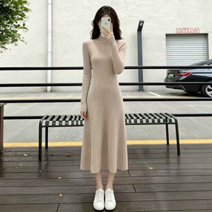 卡其色半高领针织连衣裙女秋冬气质收腰显瘦中长款打底内搭毛衣裙