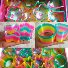 幼儿园早教益智玩具 彩圈塑料弹簧圈怀旧玩具 拉环多角魔幻彩虹圈