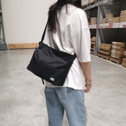 潮牌斜挎包横款IPAD平板电脑包