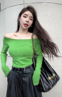 一字肩上衣辣妹锁骨长袖打底T恤女内搭秋冬季修身果绿色短款上衣