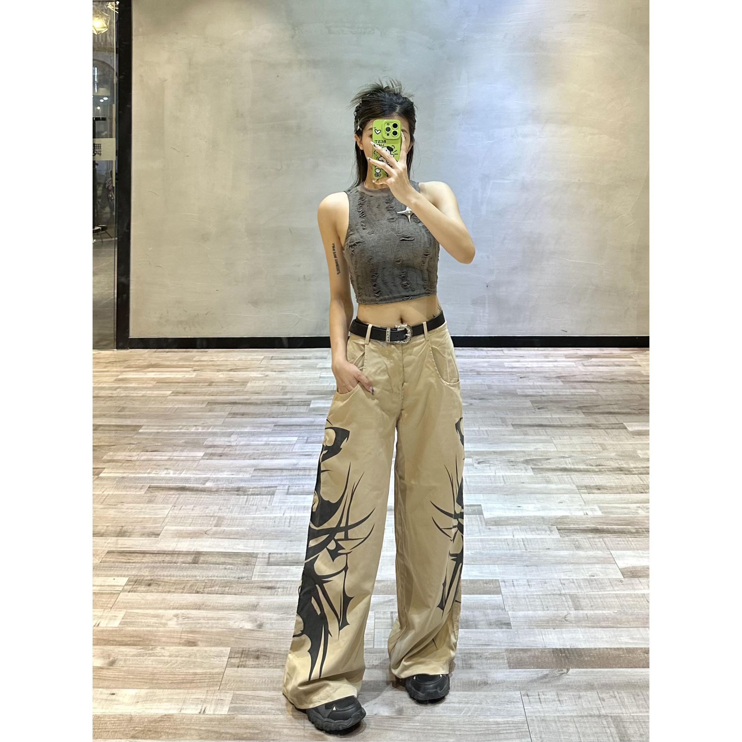 辣妹废土风破洞短款露脐背心