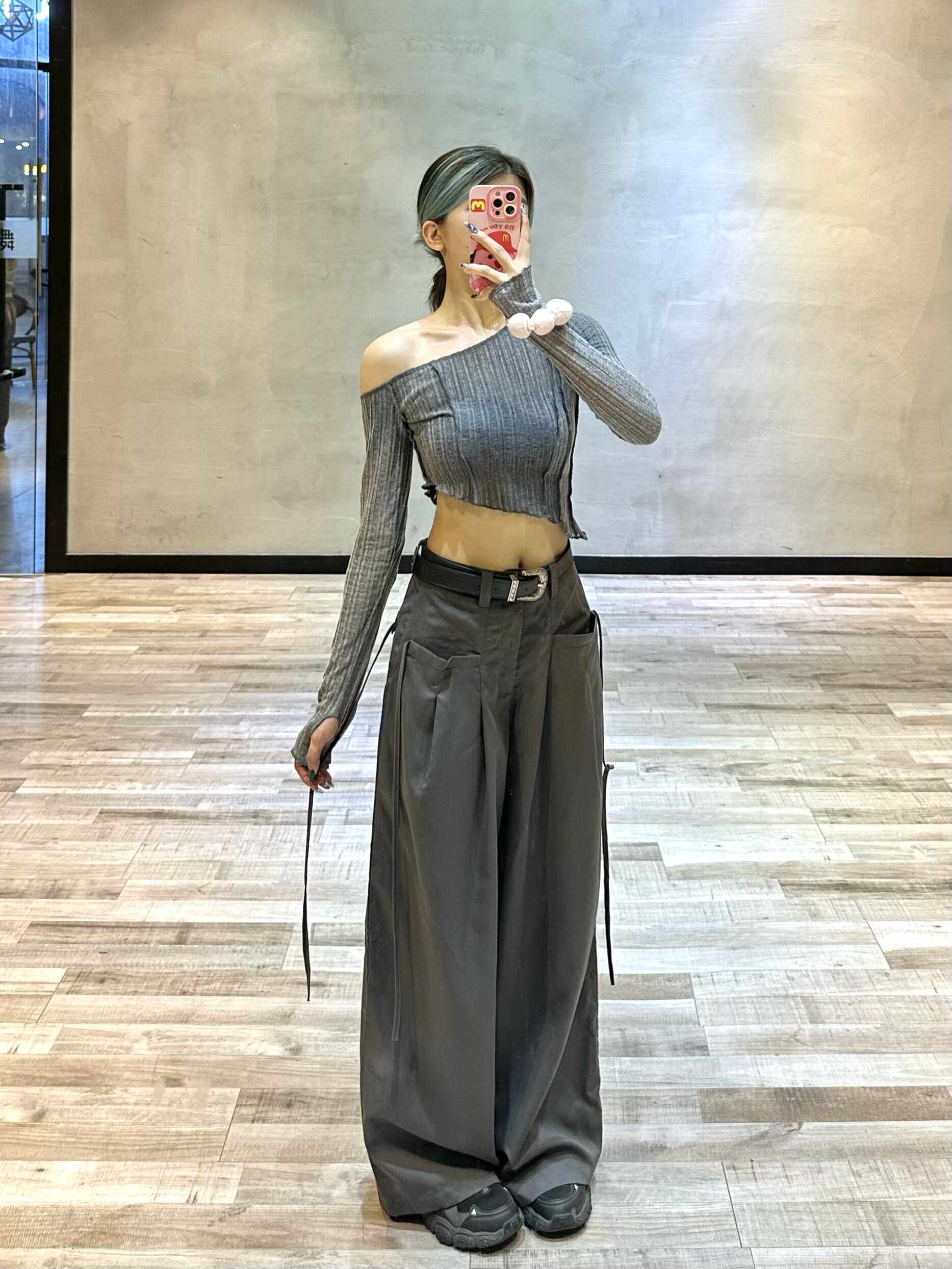 美美的废物 设计感露肩长袖T恤短款jazz网纱外搭罩衫跳舞上衣女潮
