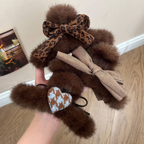 咖色毛绒抓夹女后脑勺高级感鲨鱼夹2025新款发量多毛毛发夹子头饰