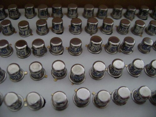 3DJ7三极管国之航金属外壳