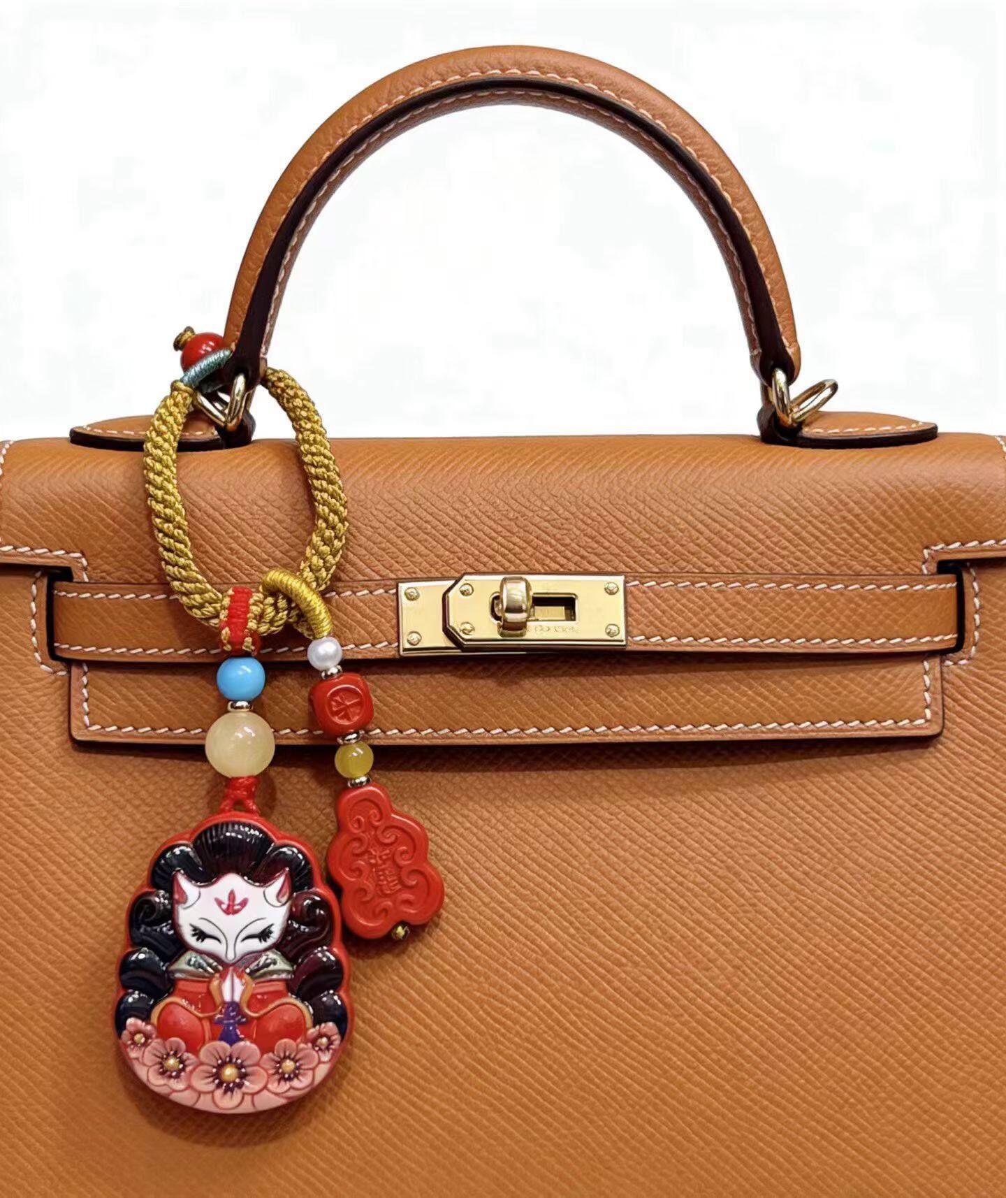 2026新款朱砂九尾狐吊坠本命年护身符包挂链汽车钥匙扣挂件男女款