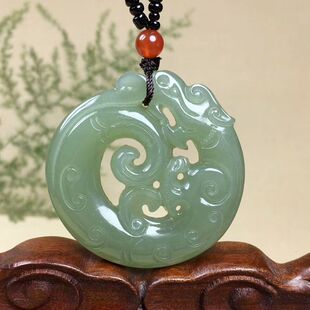 玉器工艺品精品和田玉镂空雕刻玉石吊坠 简约男女款龙行天下挂件