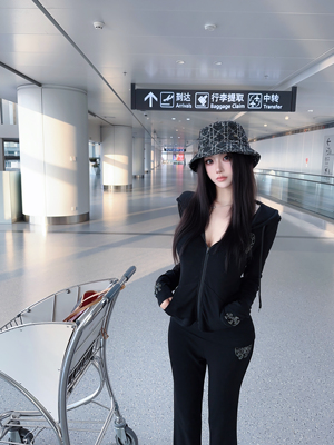 Eva君君酱十字架烫钻长袖连帽拉链外套长裤休闲慵懒风显瘦套装女