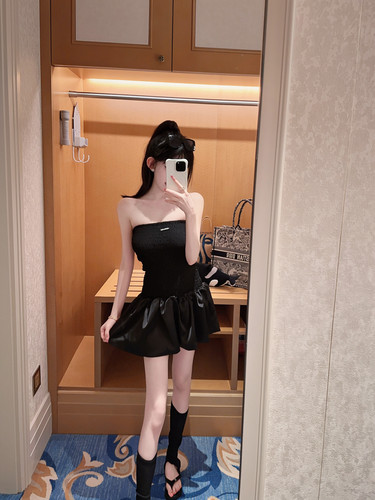 Eva君君酱miu系刺绣字母贴甜美抹胸收腰显瘦蓬蓬连衣裙女百搭短裙