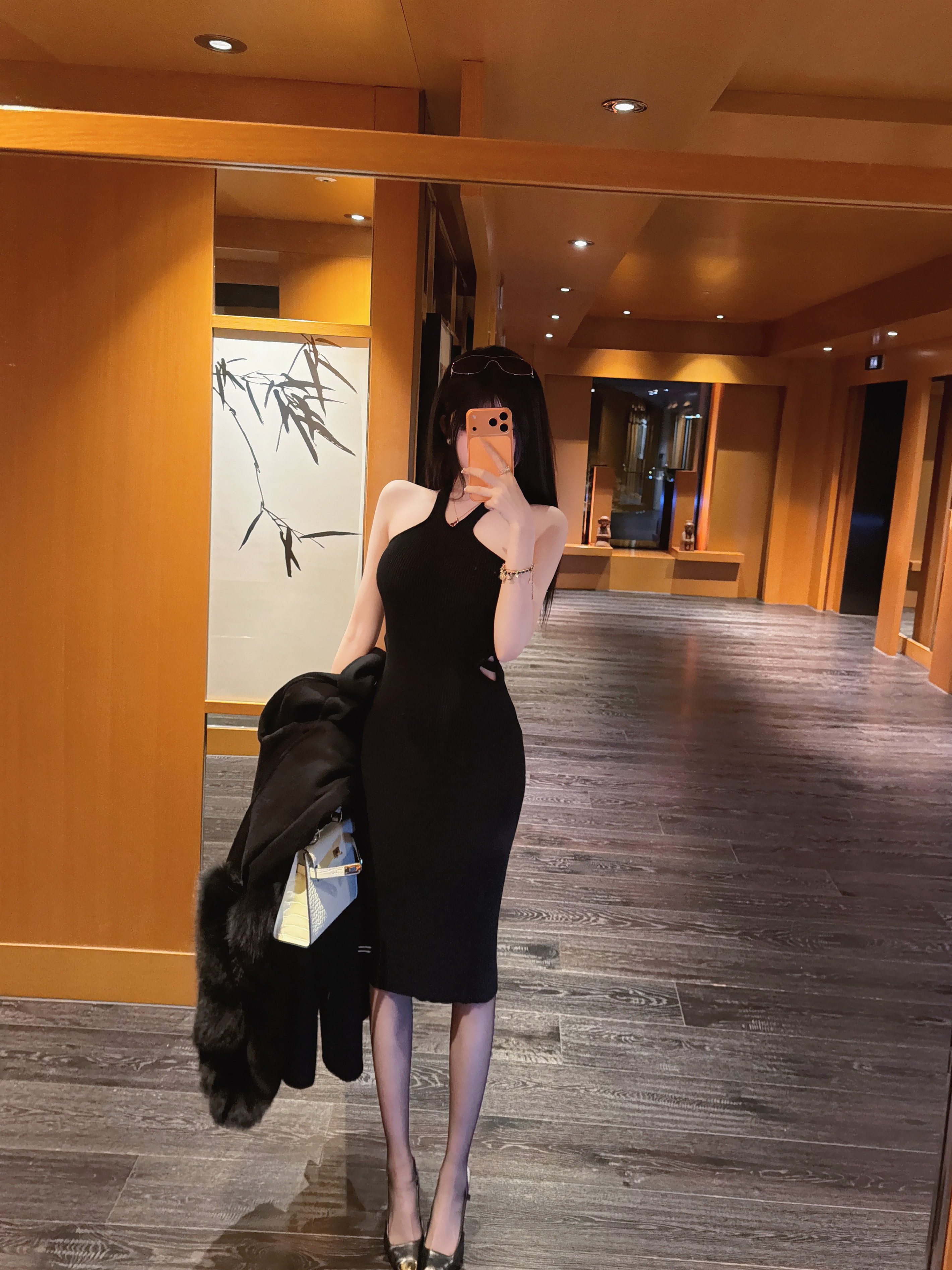 Eva君君酱辣妹性感挂脖腰间镂空包臀针织连衣裙女显瘦百搭长裙子