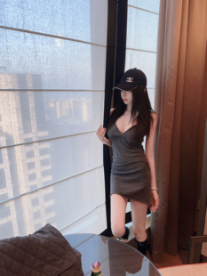 Eva君君酱miu系v领卷边针织吊带背心连衣裙女休闲显瘦百搭短裙韩