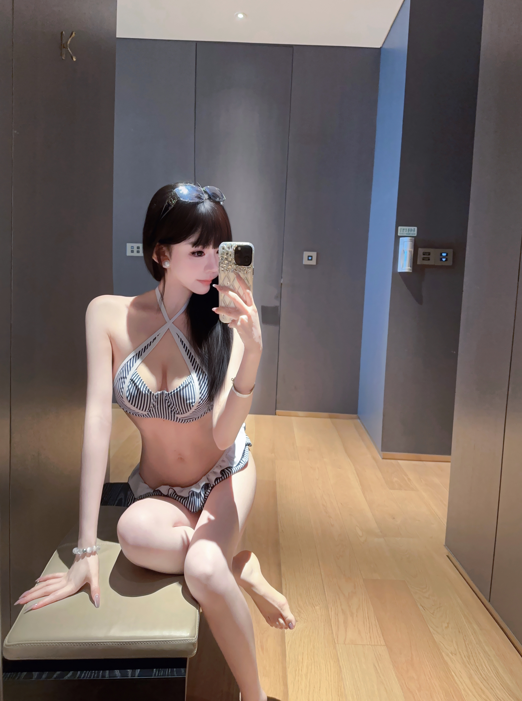 Eva君君酱韩系ins风条纹挂脖露背比基尼女分体性感度假温泉泳装