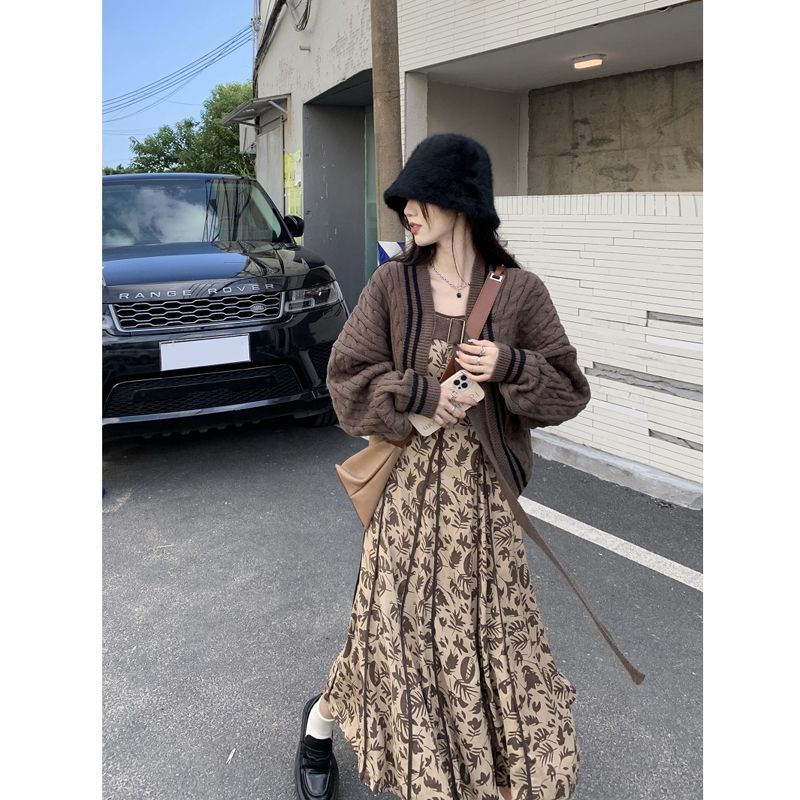 碎花长袖连衣裙套装女秋冬2022新款高级感方领收腰显瘦气质长裙子