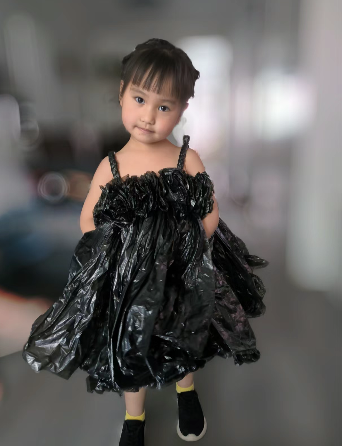 儿童环保裙子女孩手工diy制作塑料袋衣服母女亲子创意时装走秀服