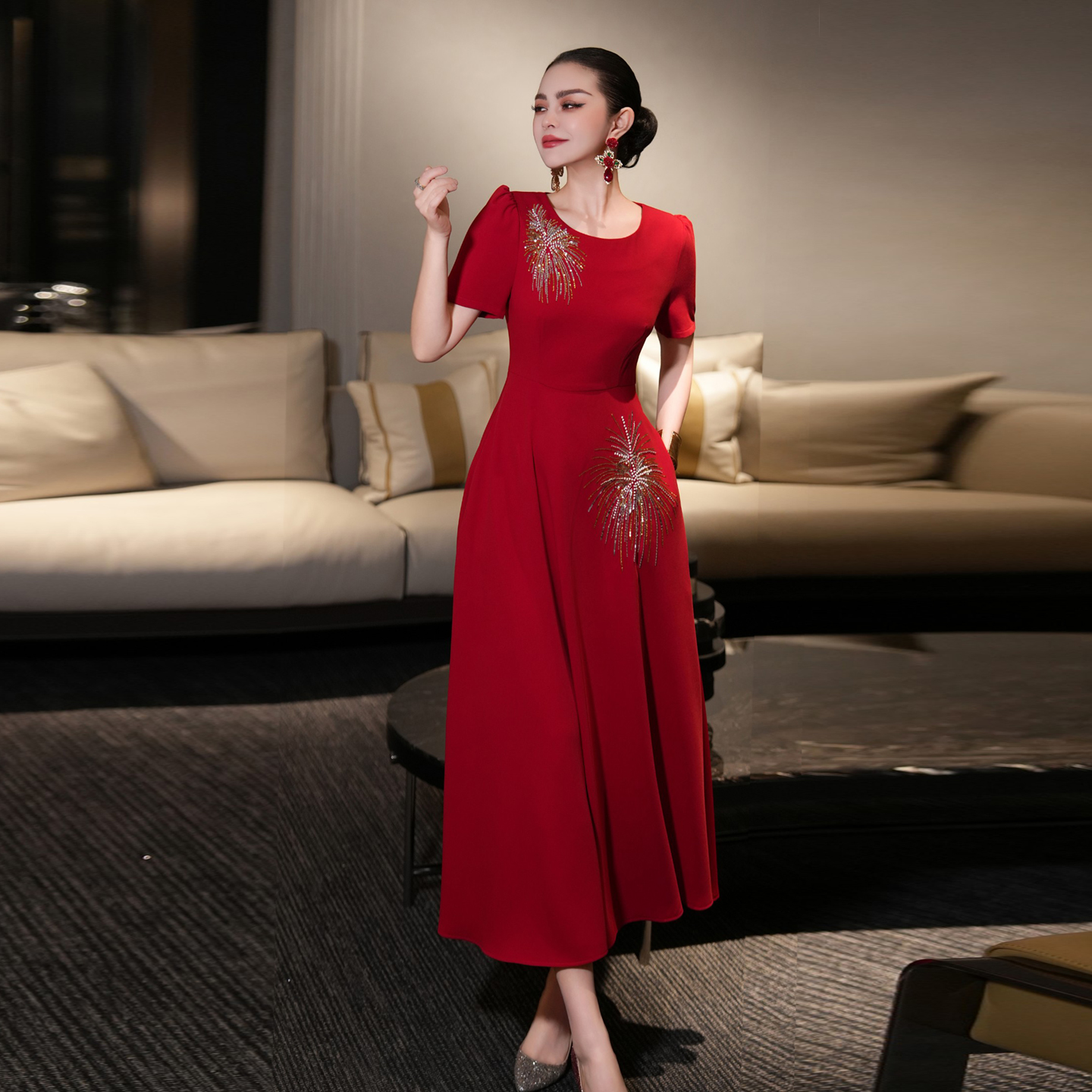 轻奢红色钉珠大摆红裙女高级感显瘦晚宴礼服连衣裙短袖长裙