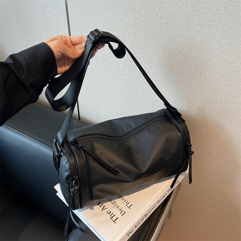 防水运动斜挎包女潮牌时尚百搭圆筒包轻便休闲户外旅行收纳单肩包,箱包皮具/热销女包/男包,旅行袋,淘宝优惠券,粉丝福利购,淘宝优惠卷