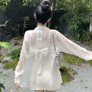 粉色后背蝴蝶结开叉设计感小众海边度假防晒衬衫女宽松薄款衬衣夏