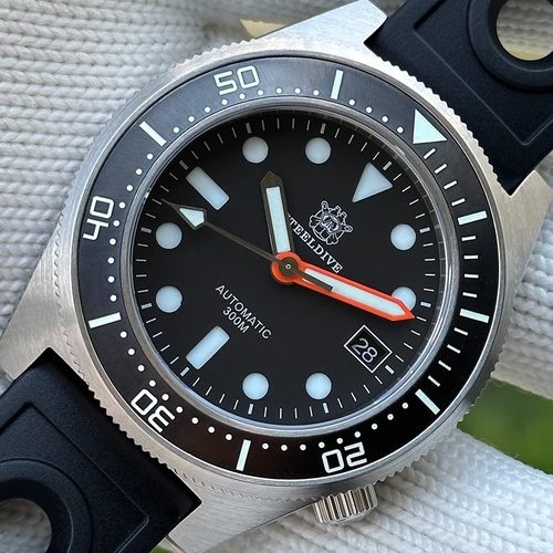 新款300MBGW9商务男士防潜水手表