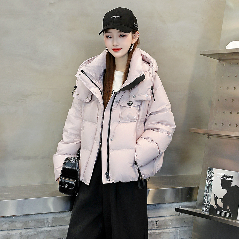 宽松粉色连帽短款面包羽绒服女
