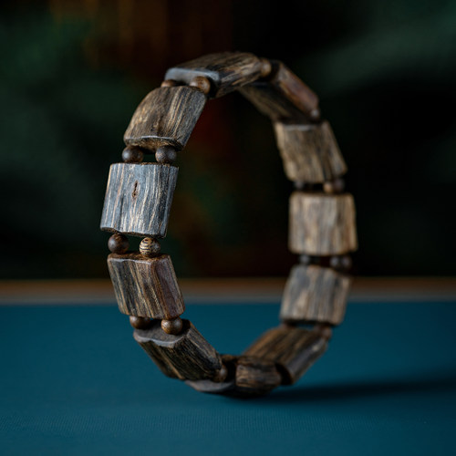 天然海南莺歌绿棋楠沉香文玩手排