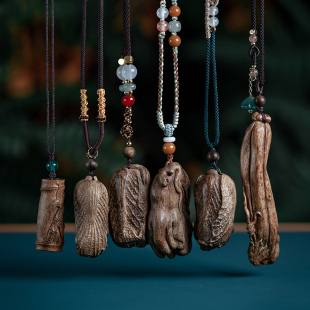 达拉干沉香雕刻百财节节高项链吊坠沉水老料木雕挂饰挂件项坠礼物