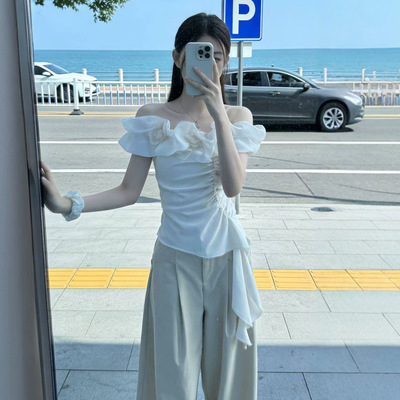 夏季新款设计感纯欲风一字肩花朵不规则T恤显瘦chic抽褶上衣女