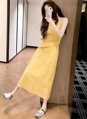 法式黄色爱心刺绣无袖连衣裙女2026春季新款小个子多巴胺背心裙子