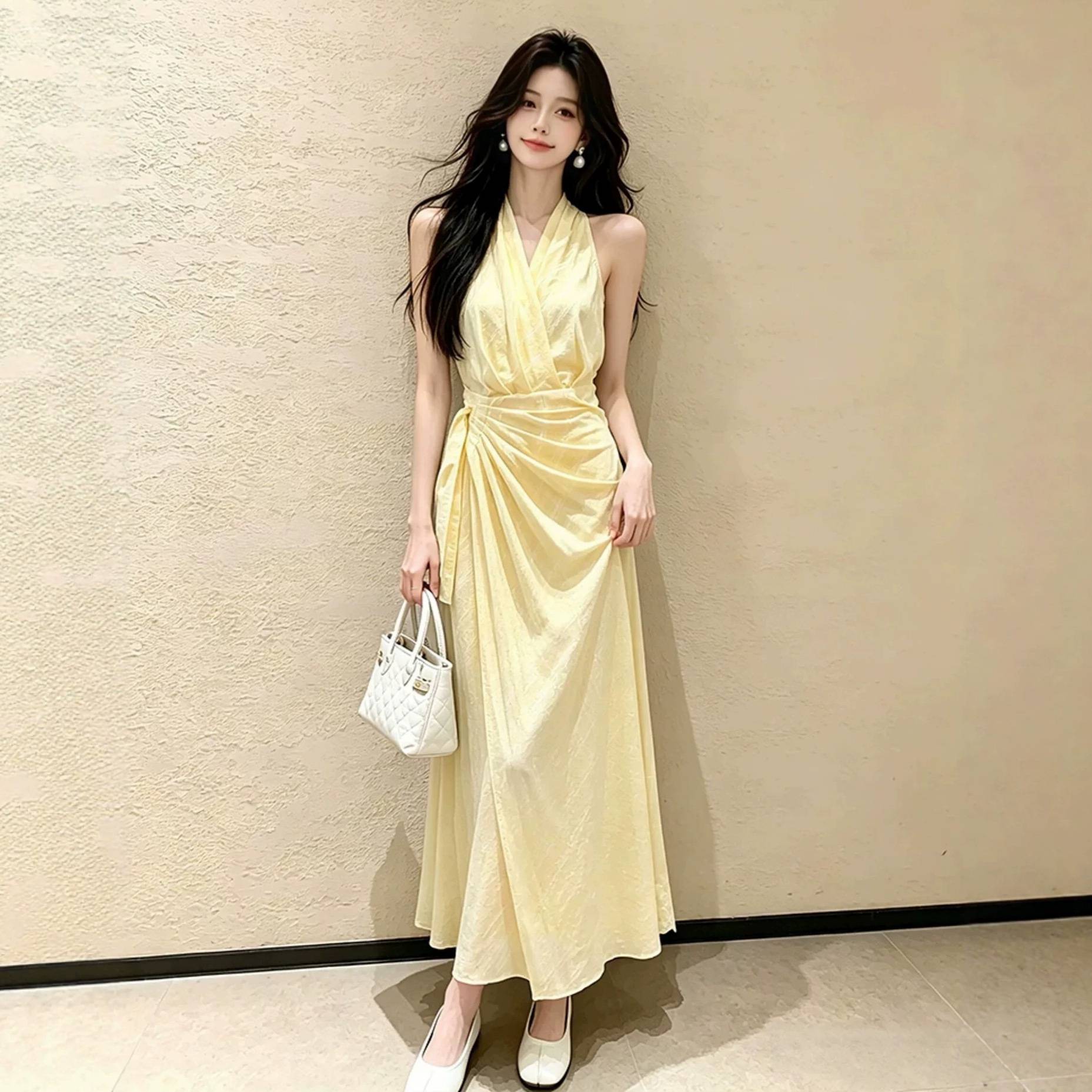 法式气质女神范高级感特别漂亮巨好看黄色挂脖条纹衬衫连衣裙女夏