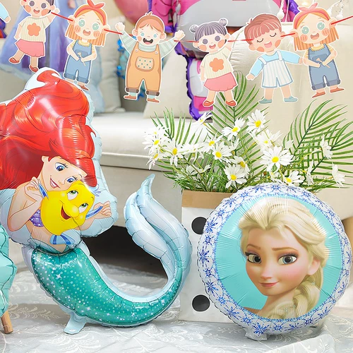 Мультфильм мультфильм алюминиевые пленки воздушные шарики Дети. Уличные киоски продают алюминиевую фольгу.