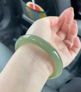女胖圆条青白手镯扁条晴水高冰种青白玉湖水绿天然新疆东陵玉镯子