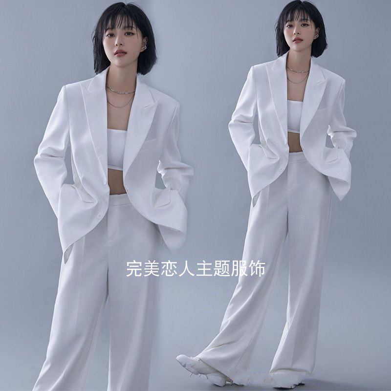 影楼摄影工作室白色西装