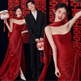 影楼室内复古主题彩纱喜嫁风婚纱摄影工作室新中式女拍照红色礼服