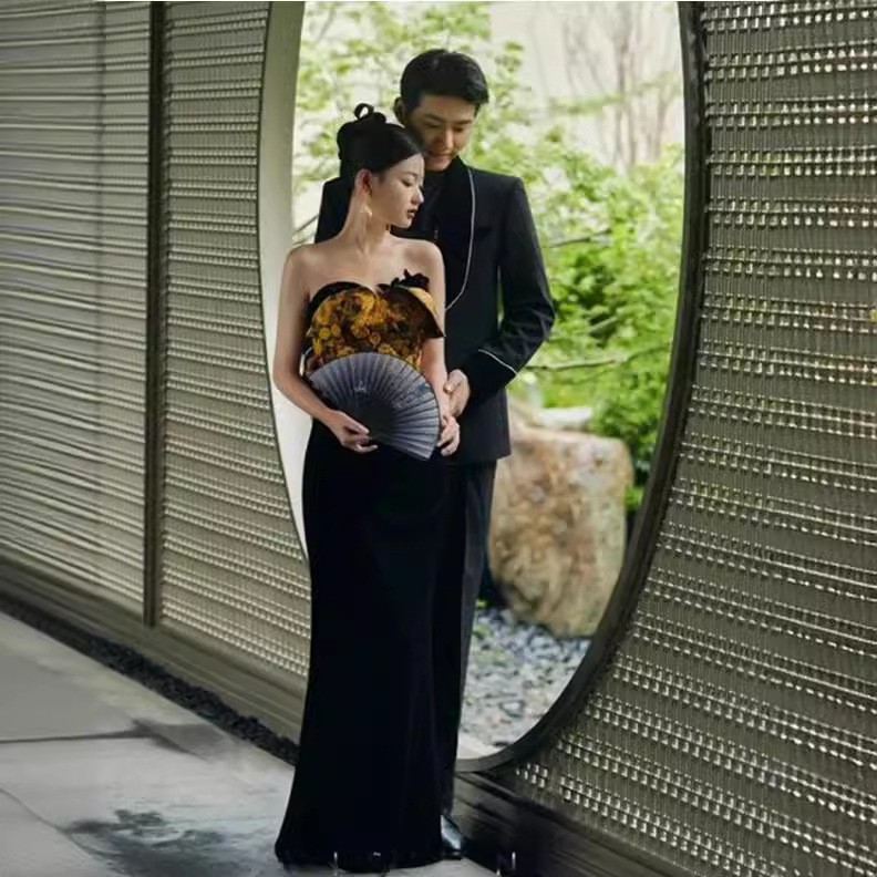 园林风情侣婚纱艺术照丝绒晚礼服