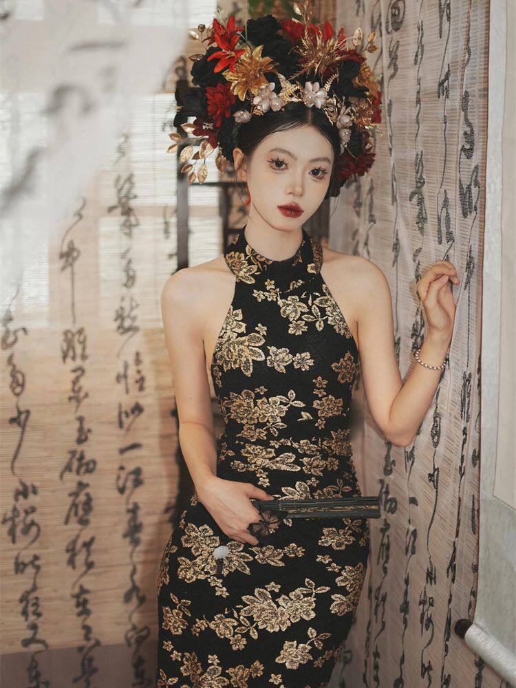 影楼簪花女复古挂脖旗袍摄影