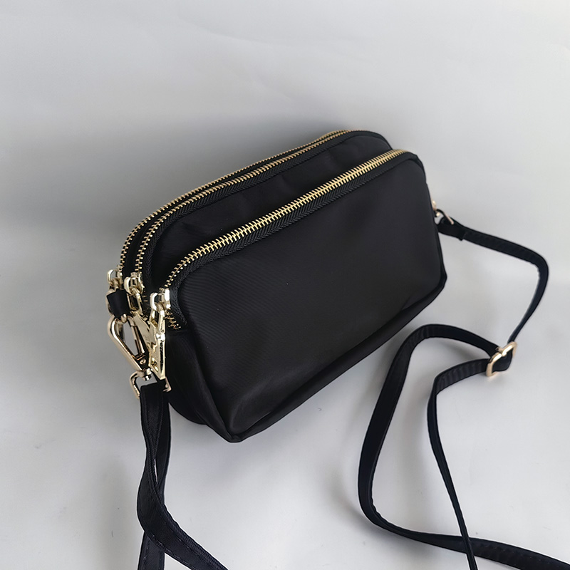 q.pin斜挎轻便防水多隔层布包