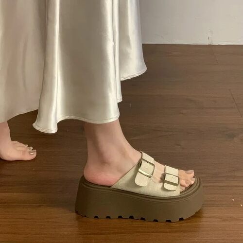 小个子增高厚底勃肯拖鞋女2026新款夏外穿超火防滑松糕沙滩凉拖鞋