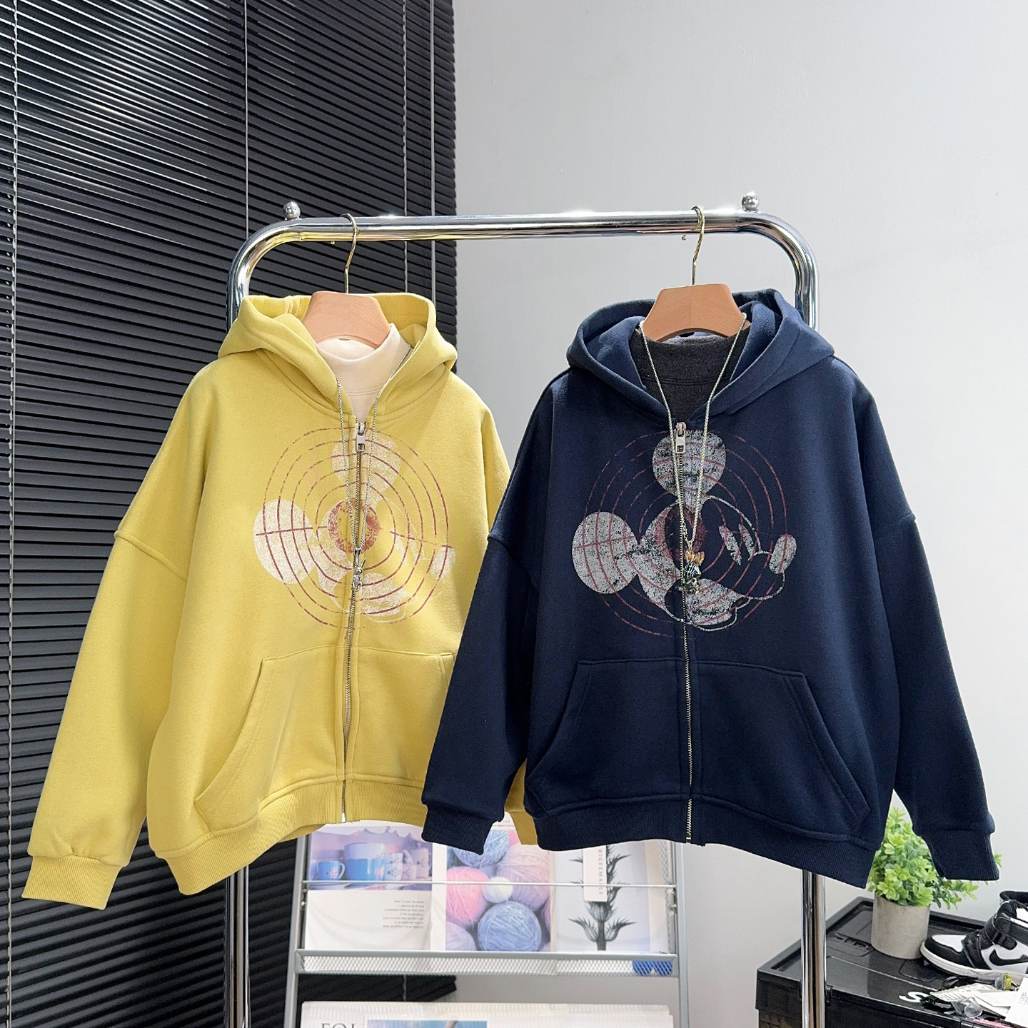 品牌童装儿童加厚连帽卫衣外套