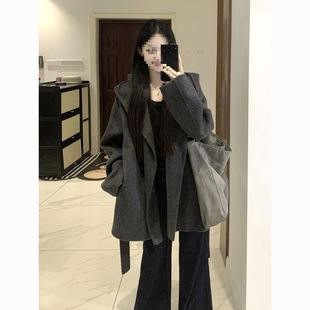 灰色连帽呢子大衣女2025秋冬新款小个子赫本风感短款毛呢外套