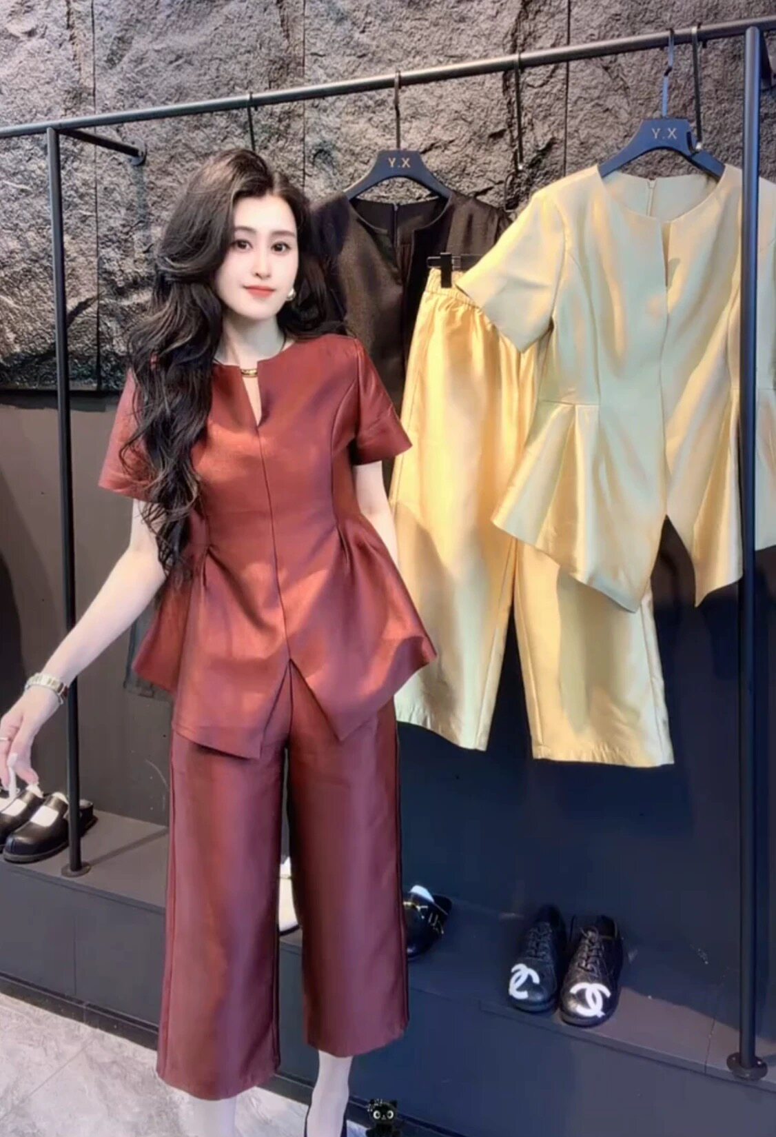 欧货时尚丝毛短袖散摆开叉遮肉小衫上衣九分阔腿裤套装女2026春夏