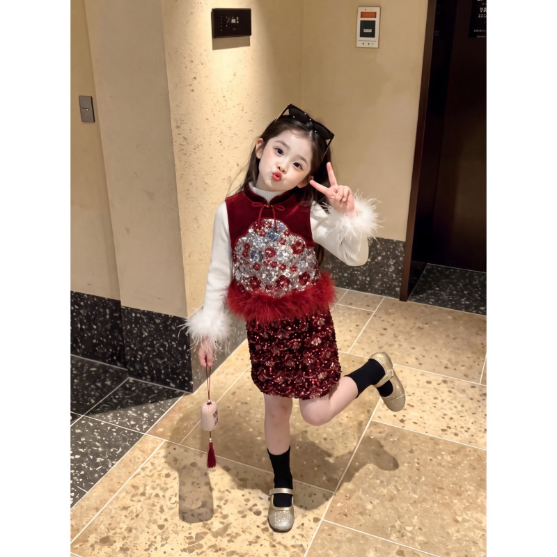 女童拜年服套装2026秋冬款儿童酒红丝绒亮片马甲短裙新中式三件套