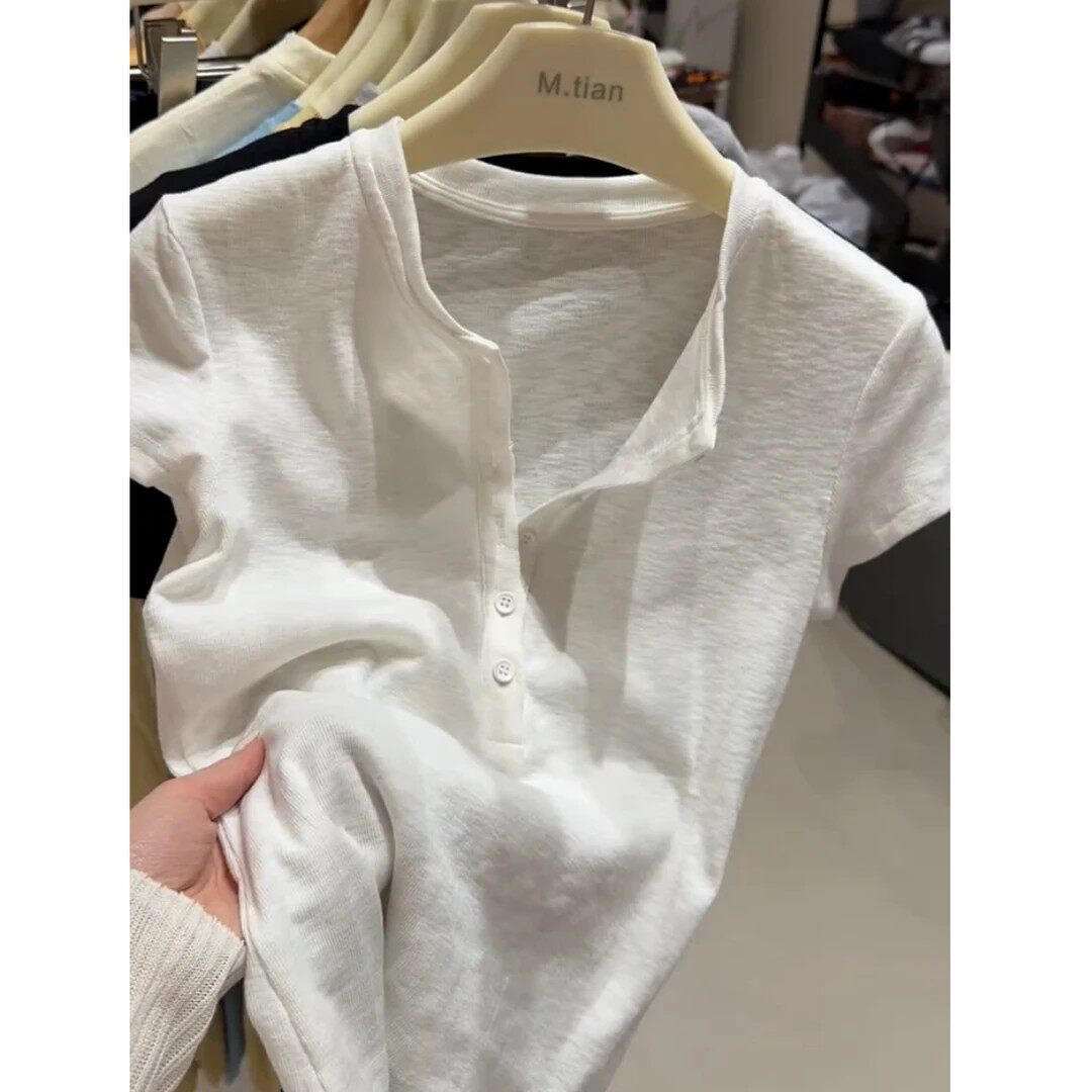 春季新款亲肤简约百搭纽扣T恤女2026大码V领韩版修身显瘦纯色短袖